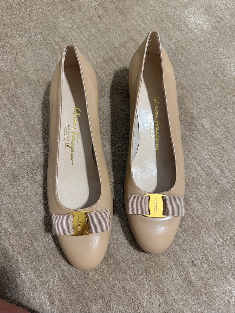 Salvatore Ferragamo Vara Bow Pumps Nude Leather Size 10.5